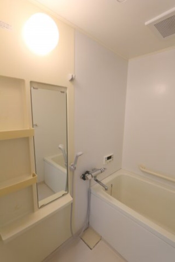 浴室(※同タイプの写真となり、実際のお部屋とは異なる場合があります)