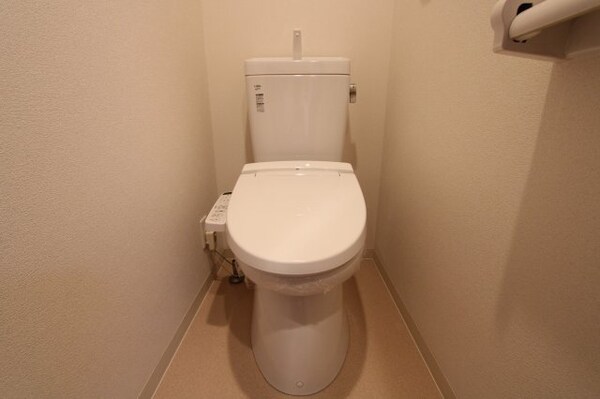 トイレ(画像は反転タイプのお部屋です)