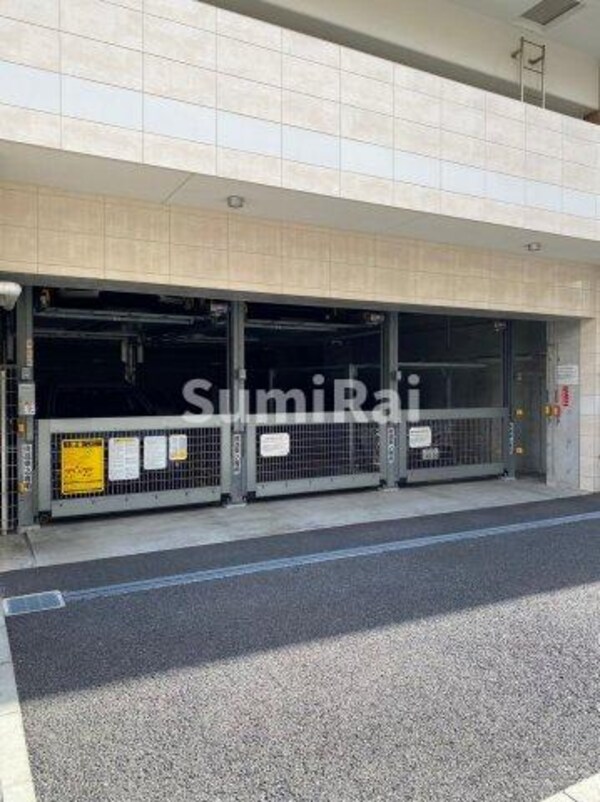 駐車場(駐車場に車を止められます)