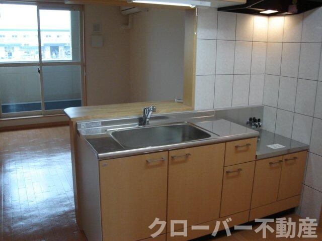 物件内観写真3　(カウンターキッチン)