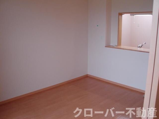 物件内観写真4　(リビング)