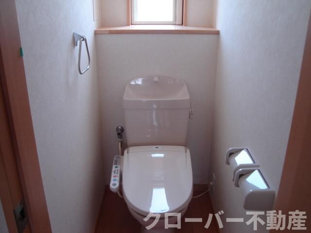 物件内観写真8　(シャワー付トイレ)