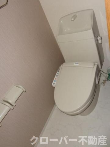 物件内観写真13　(シャワー付トイレ)