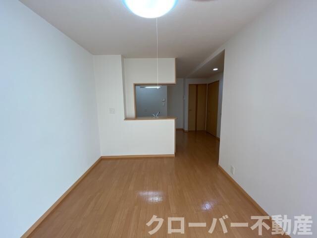 物件内観写真4　(リビング)