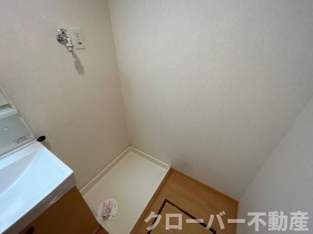 物件内観写真10　(洗濯機置場)