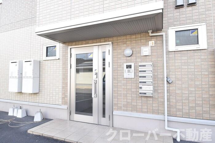物件外観写真3　(エントランス)