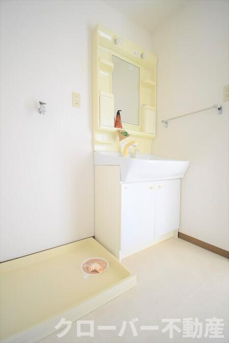 物件内観写真7　(洗髪洗面化粧台・室内洗濯機置場)