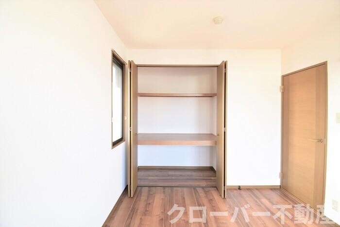 物件内観写真9　(物入)