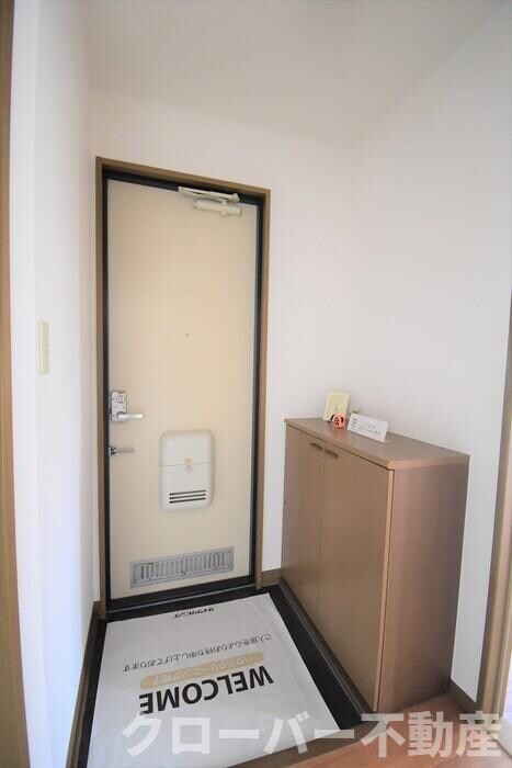 物件内観写真10　(玄関・シューズボックス（カウンタータイプ）)