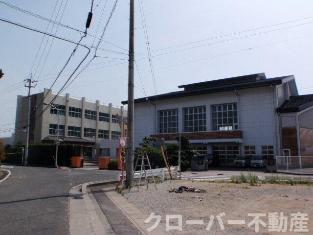 物件外観写真7　(丸亀市立飯野小学校まで1300m)