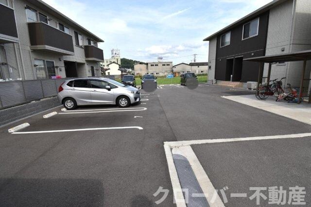 物件外観写真2　(駐車場)