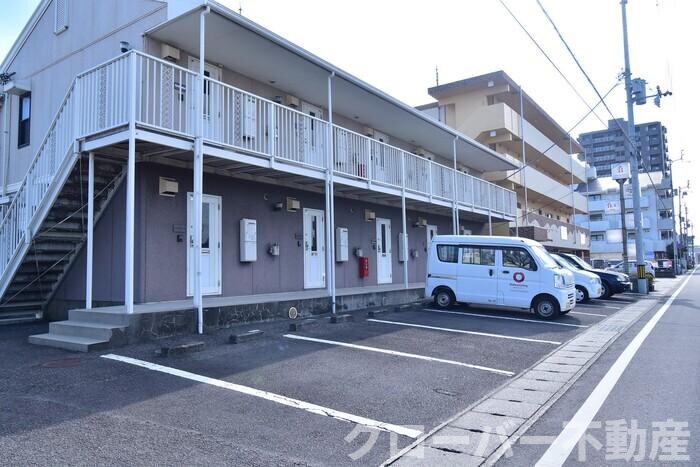 物件外観写真3　(駐車場)