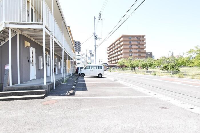 物件外観写真4　(駐車場)