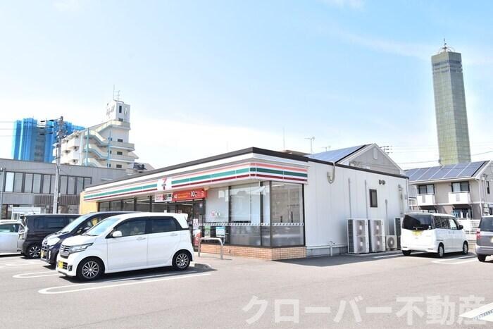 物件外観写真7　(セブンイレブン宇多津町浜二丁店 １１３ｍ)
