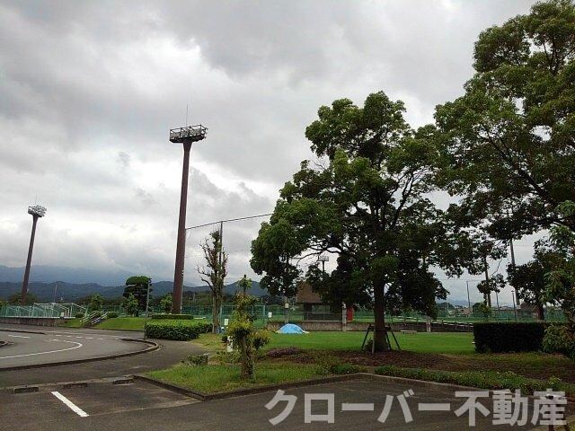 物件外観写真8　(山本町ふれあい公園まで800m)