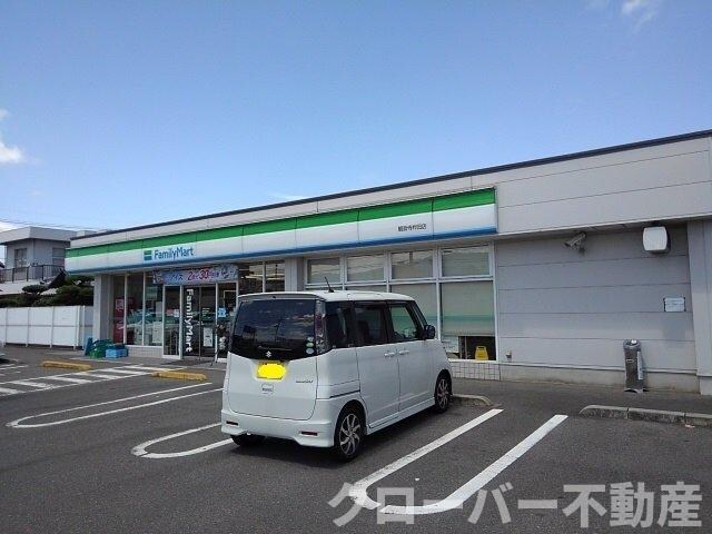 物件外観写真4　(ファミリーマート観音寺柞田店まで900m)