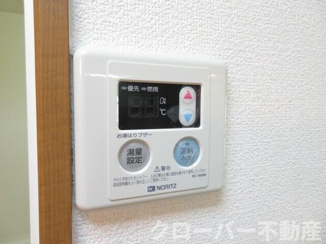 物件内観写真20　(給湯機リモコン)