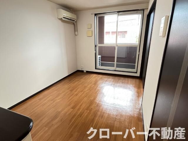 物件内観写真3　(リビング)