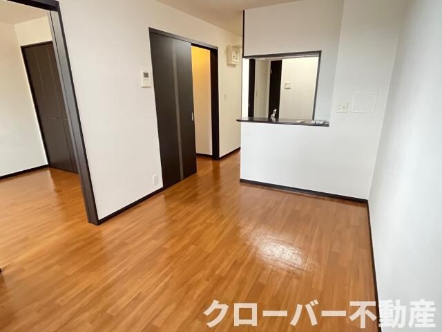 物件内観写真4　(リビング)