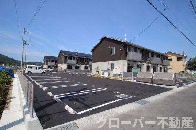 物件外観写真3　(駐車場)