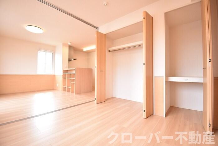 物件内観写真10　(洋室４．５帖～ＬＤＫ１１．１帖)