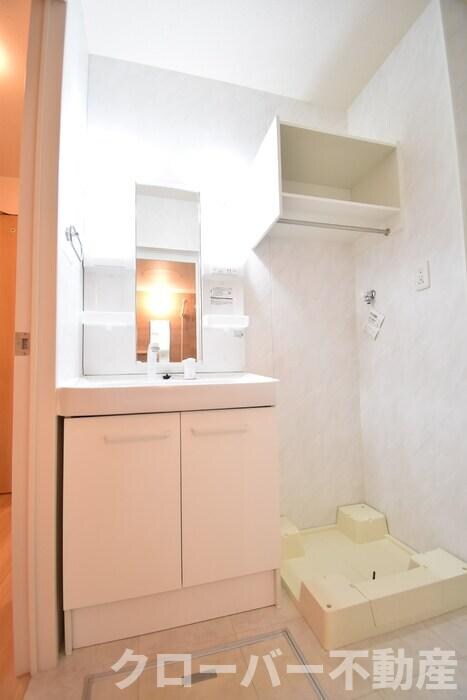 物件内観写真11　(洗髪洗面化粧台・室内洗濯機置場)