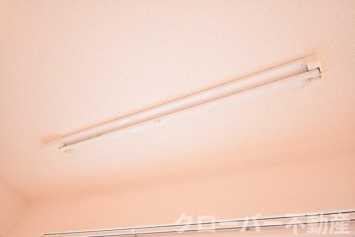 物件内観写真19　(室内物干し)