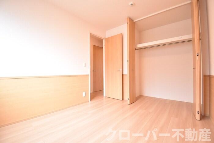 物件内観写真21　(洋室５．３帖)