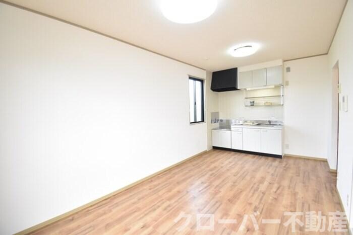 物件内観写真2　(ＤＫ９帖)