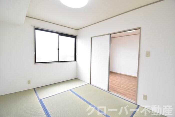 物件内観写真11　(和室６帖～ＤＫ９帖)