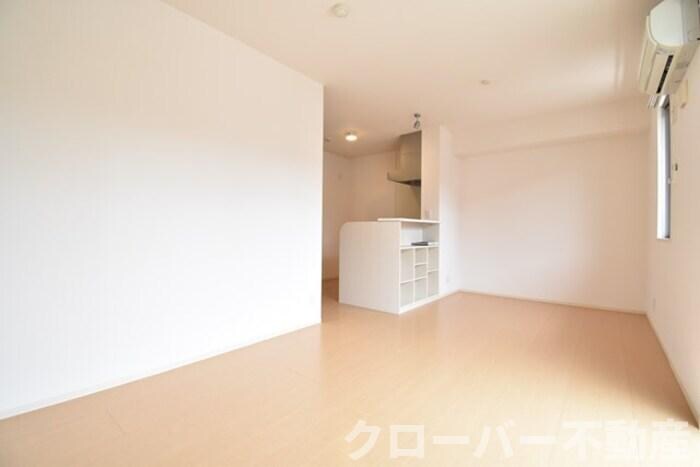 物件内観写真2　(ＬＤＫ１２帖)