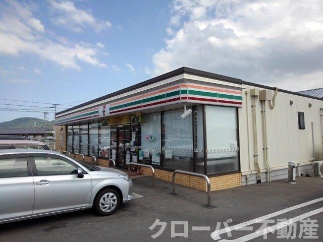 物件外観写真4　(セブンイレブン宇多津町東分店まで450m)