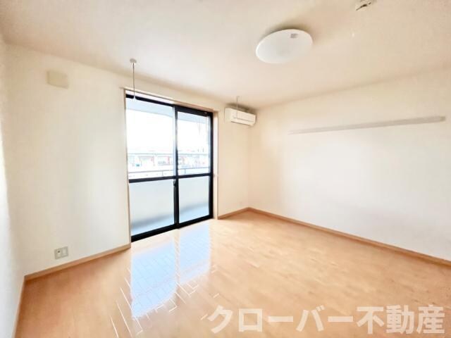 物件内観写真4　(洋室)