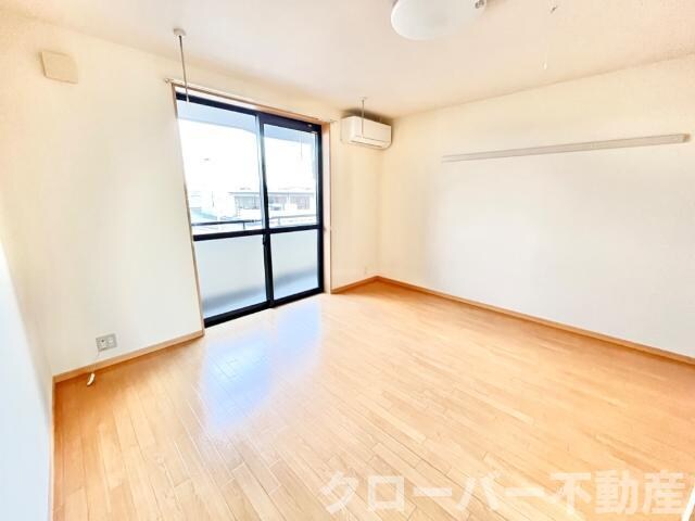 物件内観写真4　(洋室)