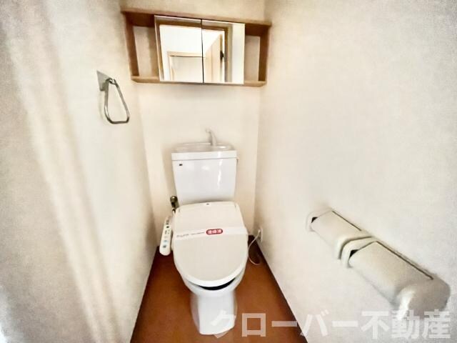 物件内観写真10　(シャワー付トイレ)