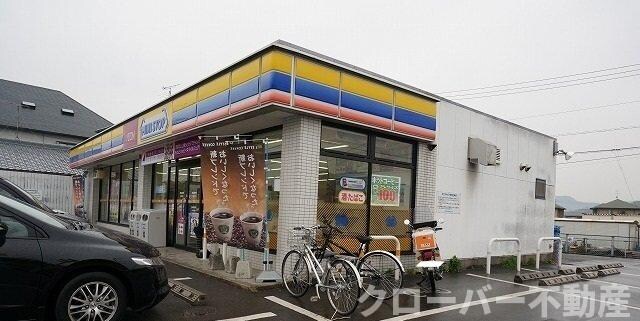 物件外観写真4　(ミニストップさんまで700m)