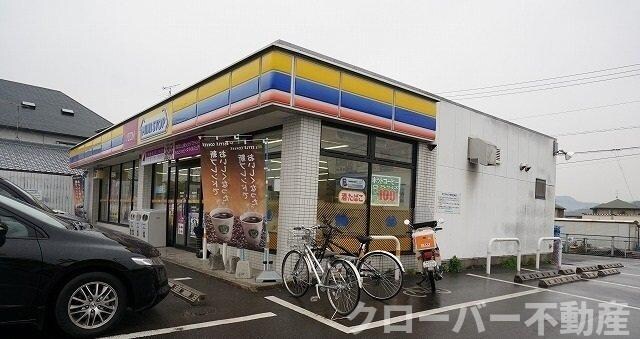 物件外観写真3　(ミニストップさんまで1800m)