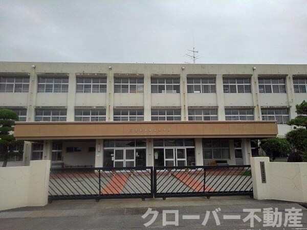 周辺環境(三豊市立本山小学校まで850m)