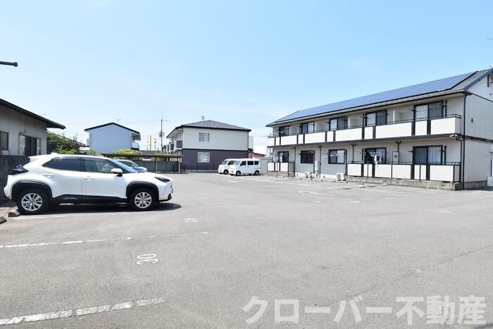 物件外観写真2　(駐車場)