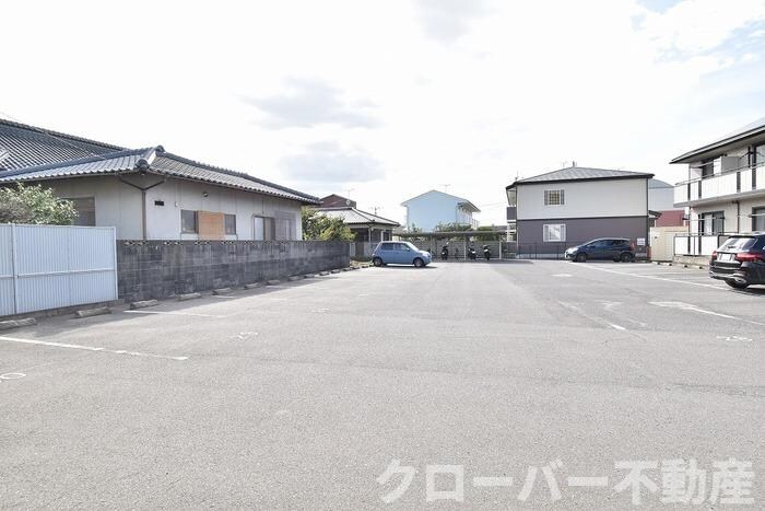 物件外観写真3　(駐車場)
