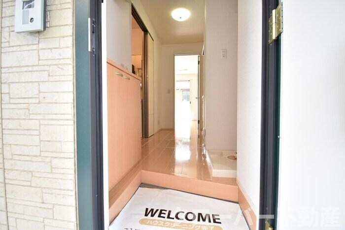 物件内観写真12　(玄関)