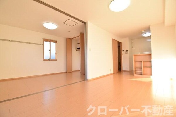 居室(ＬＤＫ１１．８帖～洋室６帖)