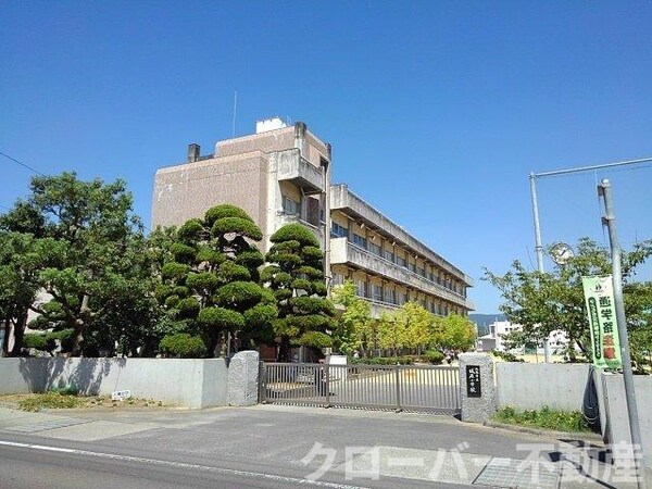 周辺環境(丸亀市立城辰小学校まで1300m)