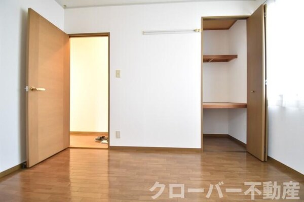 内装他(洋室５．３帖)