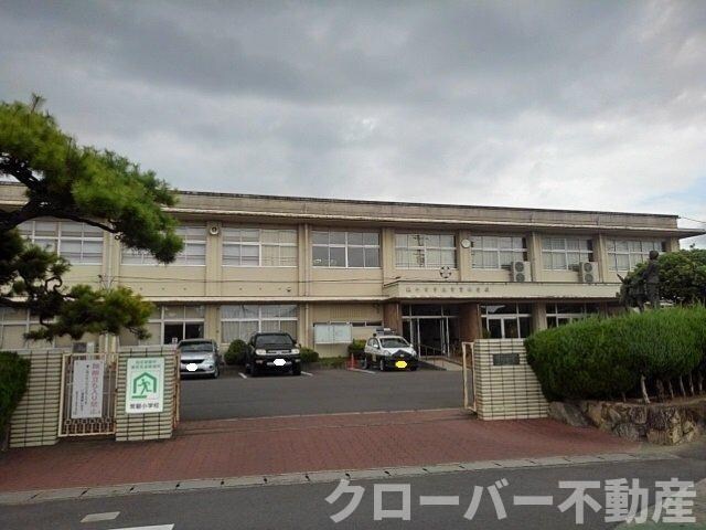 物件外観写真4　(観音寺市立常磐小学校まで1600m)