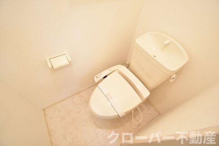 物件内観写真8　(温水洗浄暖房便座)