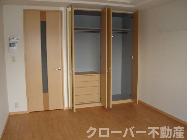 物件内観写真4　(洋室)