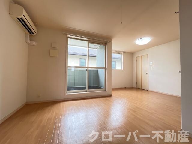 物件内観写真10　(リビング)