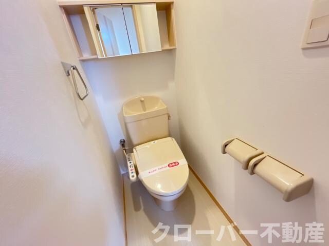 物件内観写真13　(シャワー付トイレ)