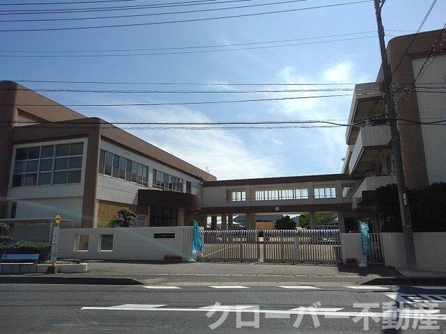 物件外観写真3　(四條小学校まで850m)